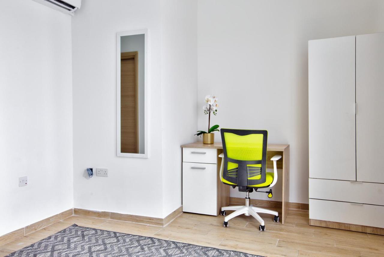 Sliema Duplex Penthouse With Sea Views & Private Terrace By Shortletsmaltaアパートメント エクステリア 写真