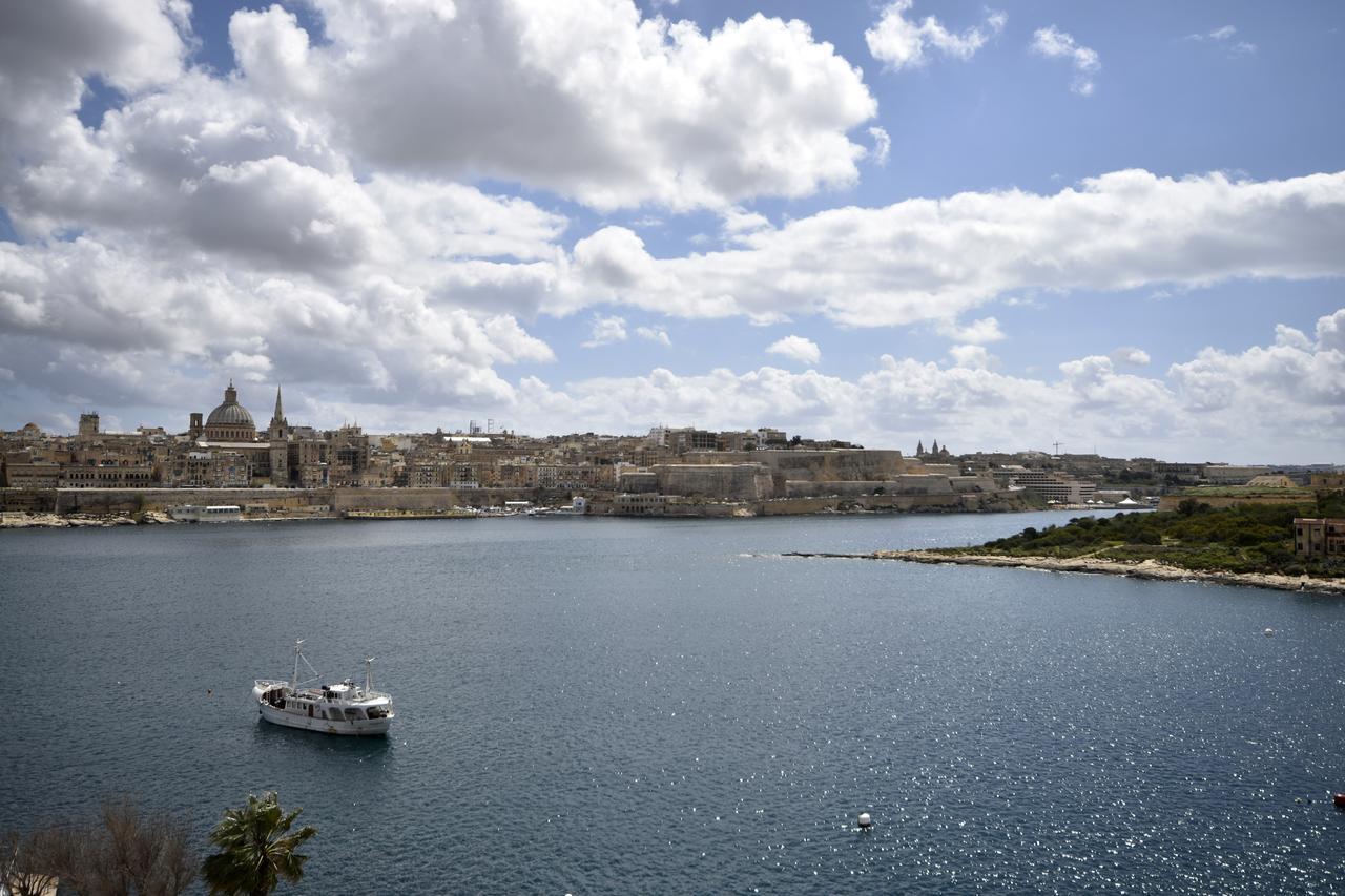Sliema Duplex Penthouse With Sea Views & Private Terrace By Shortletsmaltaアパートメント エクステリア 写真
